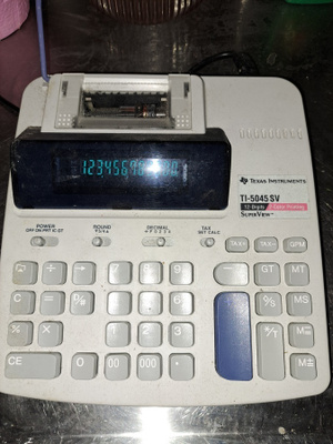 Laskin jossa printtaus toiminto ja 6 rullaa paperia