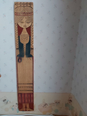 Puinen seinätaulu
