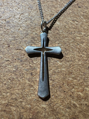 Hopeaketju vähän isommalla ristiriipuksella, 925 (2598)