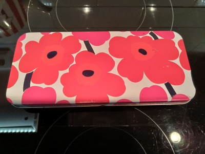 Marimekko peltirasia