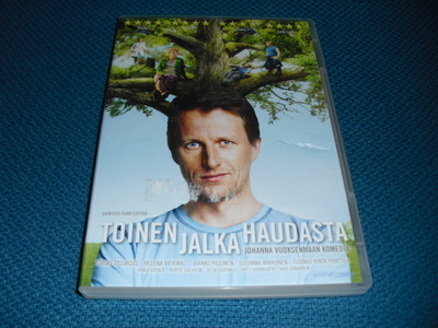 TOINEN JALKA HAUDASSA (Pihla Viitala)***