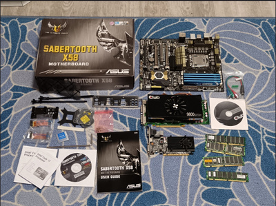 Emolevy Asus Sabertooth X58 + i7 960 + 4 x 4GB DDR3 + Näytön