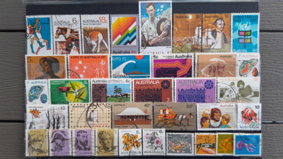 AUSTRALIA n. 1970 luku LEIMATTUJA postimerkkejä o 36 kpl