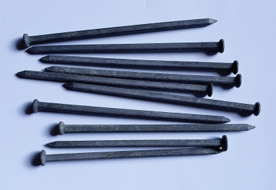 Kuumasinkittyjä nauloja 10 kpl 125 x 4,2 mm