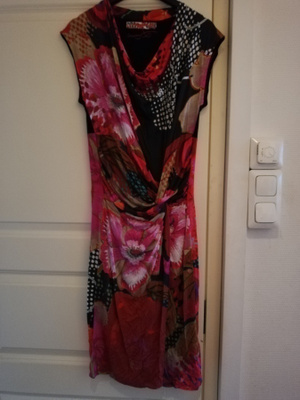 Desigual -trikoomekko, ihanan värikäs, koko M