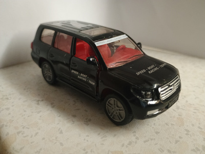 Toyota Land Cruiser V8 Siku