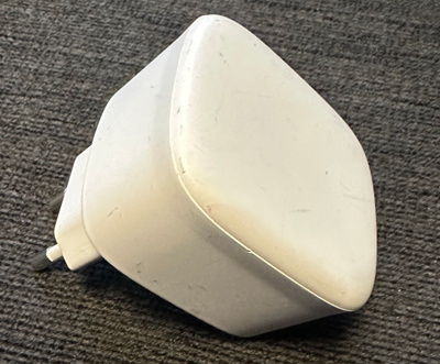 Clas Ohlson USB- virtalähde 2,4A + 2,4A