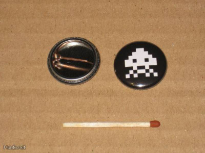 Space Invaders Alien rintanappi 1" #a2 j3