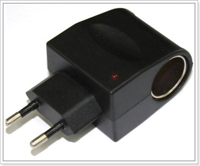 Auton tupakansytytinadapteri 220V AC - 12V DC muunnin #30468