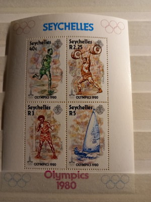 OLYMPIALAISET urheiluaiheinen blokki SEYCHELLIT 1980 **