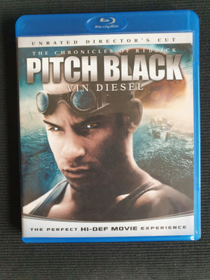 Pimeän Uhka (2000)