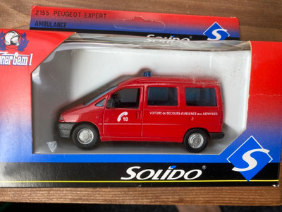 Peugeot Expert paloauto / ambulanssi 1/43 kokoa.