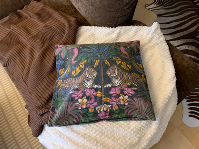 H&M Home värikäs tiikeri / papukaija tyynynpäällinen