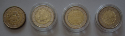 4 kpl erilaisia SLOVAKIA 2 euron erikoiskolikoita
