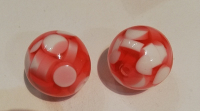 Vaaleanpunaisia helmiä 19mm