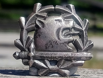 Rajakoulun merkki. Hopea. Koko - 26*26 mm.