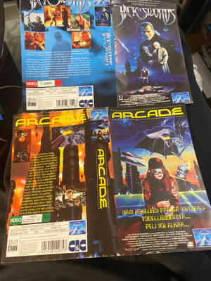 Kaksi kansipaperia: Arcade & Jack of Swords