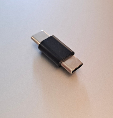 USB-C (uros) to USB-C (uros) Sovitin Adapteri