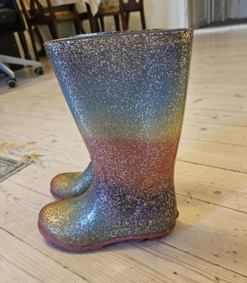 Sateenkaaren väriset glitter-kumisaappaat, koko 13 (EU ~32)