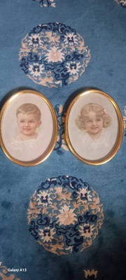 2 x ovaalikehys taulu. 1923