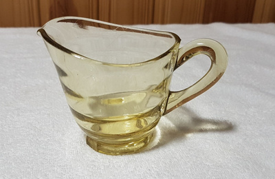 Vanha lasi kermakko