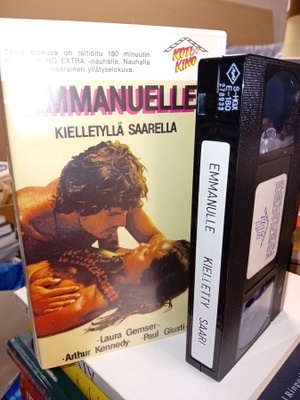 VHS Emmanuelle kielletyllä saarella ( SIS POSTIKULU  )