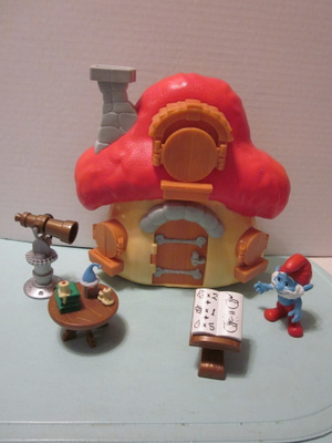 Pappa Smurffin talo + figuuri + kalusteet