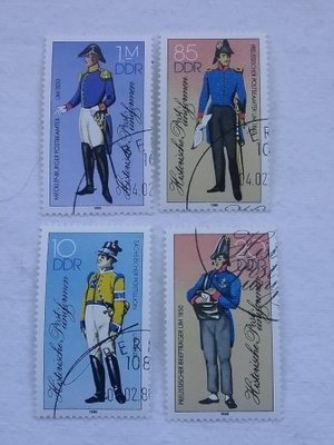 Postimerkkisarja DDR Itä-Saksa postinjakajien uniformuja