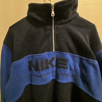 Lämmin Nike paita