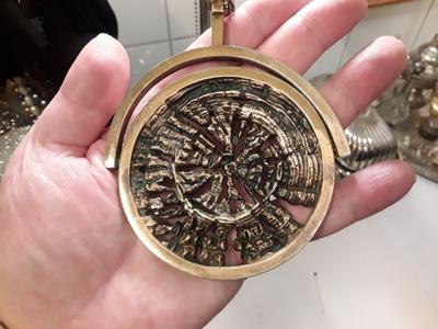 P. Sarpaneva erittäin iso pronssi kaulakoru