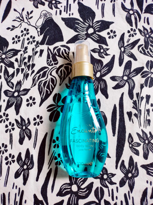 ~Avon Encanto fascinating body spray~