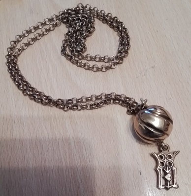Kalevala Korun Neitsyt Marian monogrammi -riipus,