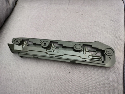 VW Touran 1T0807935 puskurin kannatin