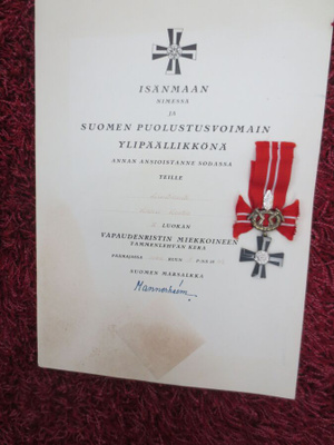 Vapauden Risti 4 Lk--1941 Tammenlehvällä ja Myöntökirjalla