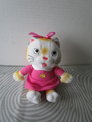 Richard Scarry Busytown pehmo, Kissalan Helmi