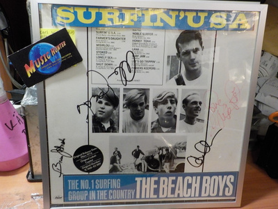 THE BEACH BOYS TAULU NELJÄLLÄ NIMMARILLA