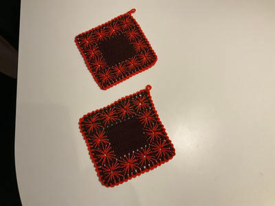 Kaksi vintage pannulappua, hand made
