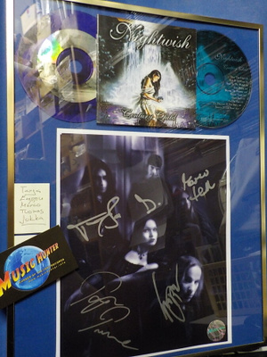 NIGHTWISH TAULU KOKO BÄNDIN NIMMAREILLA
