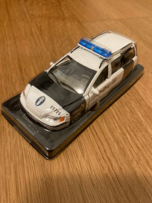 Volvo v70 poliisiauto 1/43