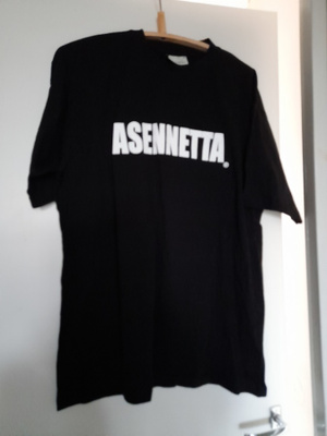 ASENNETTA T -paita koko XXL + musta ASENNETTA lippis