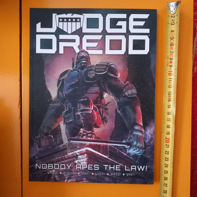 Judge Dredd Nobody apes the law 2000 AD Albumi