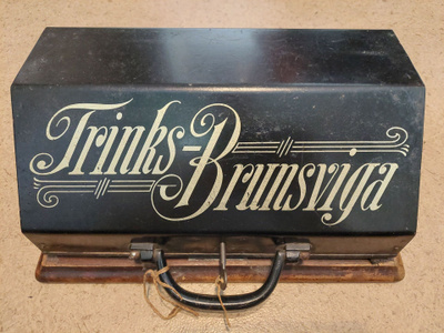 Laskukone Trinks Brunsviga antiikkia