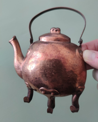 Vanha seinäkoukku kahvipannu