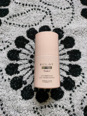 ~Oriflame Eclat Femme Weekend -antiperspirantti roll-on~