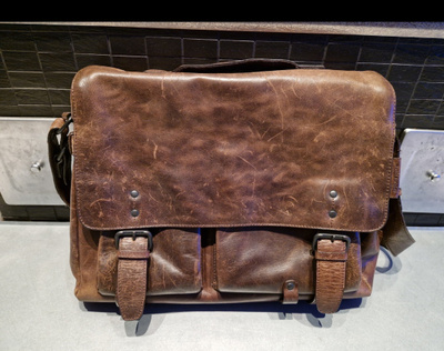 Aunts & Uncles -tietokonesalkku, Workmates-sarja, ovh. 320 €