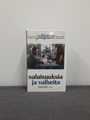 Salaisuuksia Ja Valheita (uusi, WB, vhs)