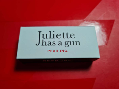 Hajuvesinäyte Juliette Has a Gun Pear Inc