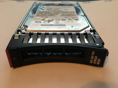 IBM palvelimen SAS levykelkka 2.5" M4