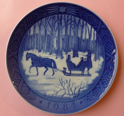 Seinälautanen JOULU Tanska 1984 Halk. 18cm Royal Copenhagen