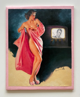 * Pin-up-magneetti * häveliäänä tv:n edessä *